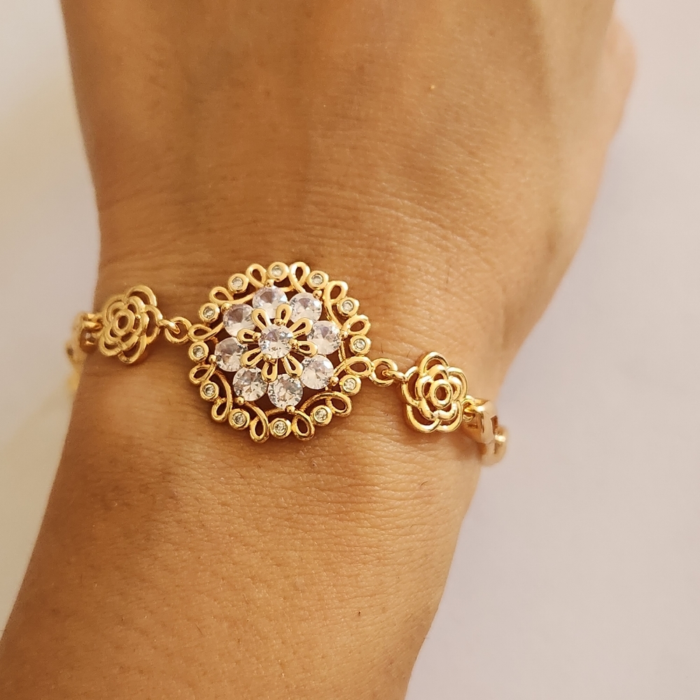 New 18K Gold Plated Diamond Flower Bracelet for Women - Picture 9 of 9